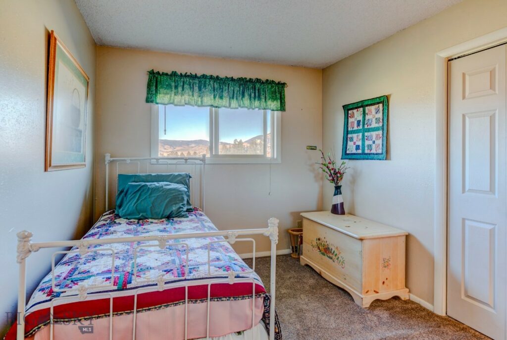 2702 E River Road, Livingston MT 59047