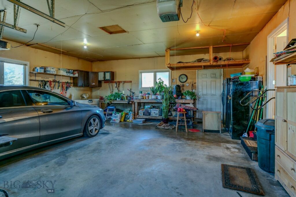 2702 E River Road, Livingston MT 59047