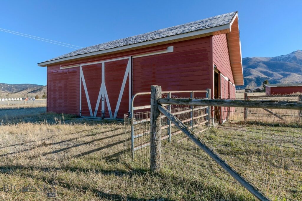 2702 E River Road, Livingston MT 59047