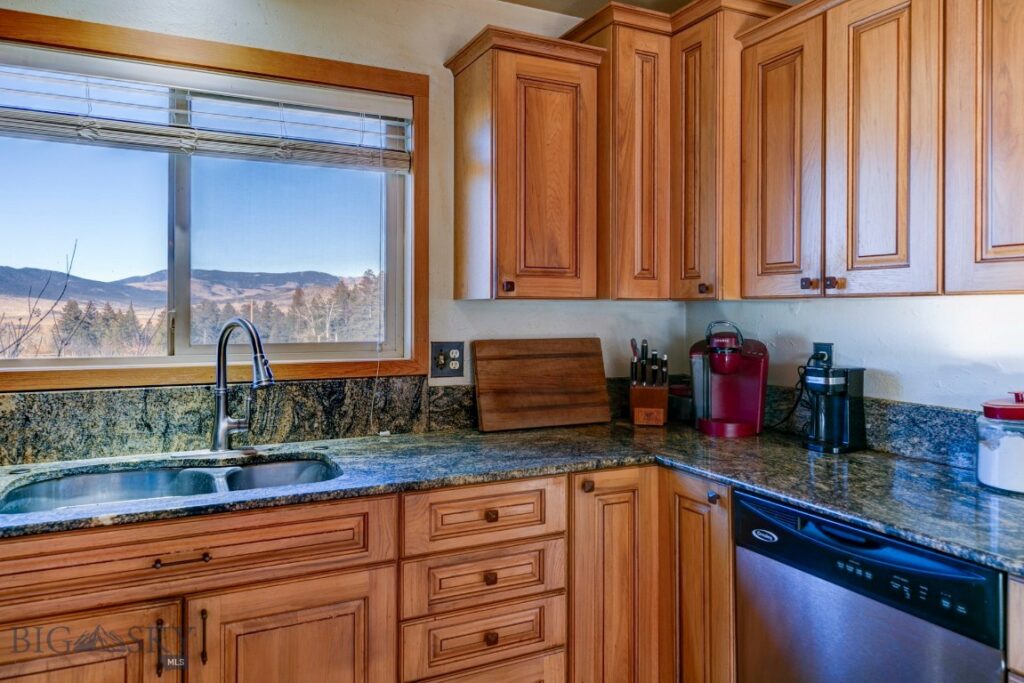 2702 E River Road, Livingston MT 59047