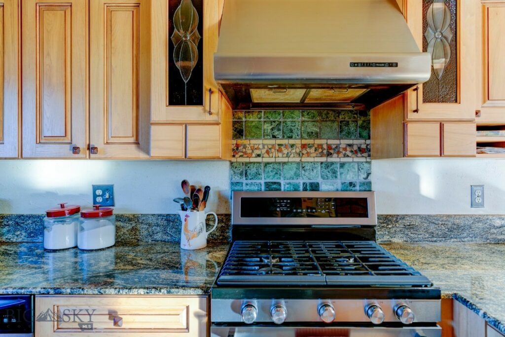 2702 E River Road, Livingston MT 59047