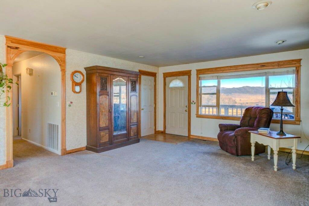 2702 E River Road, Livingston MT 59047