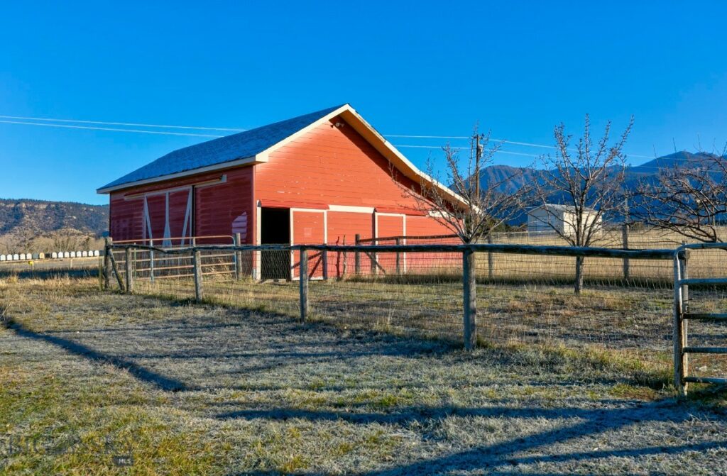 2702 E River Road, Livingston MT 59047