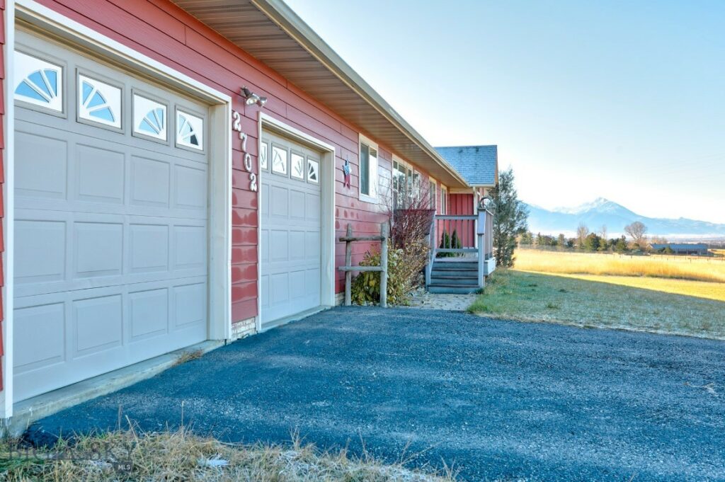 2702 E River Road, Livingston MT 59047