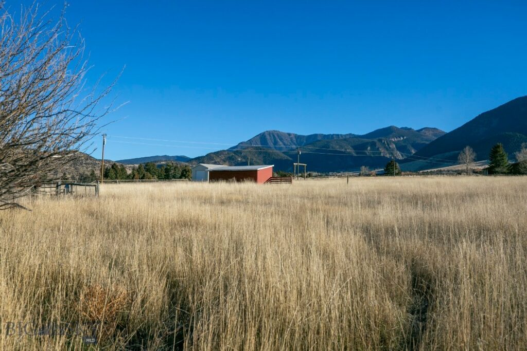 2702 E River Road, Livingston MT 59047