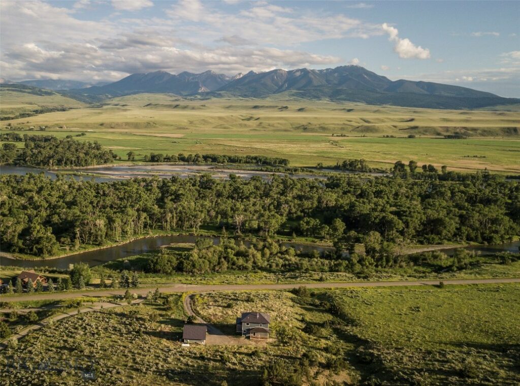 275 Convict Grade Road, Livingston MT 59047