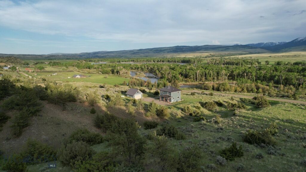 275 Convict Grade Road, Livingston MT 59047