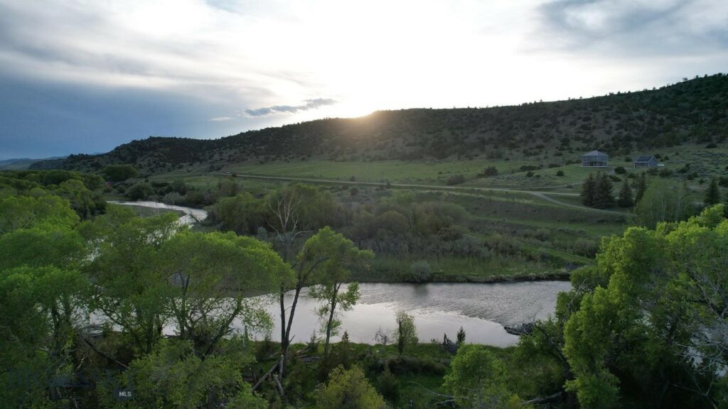 275 Convict Grade Road, Livingston MT 59047