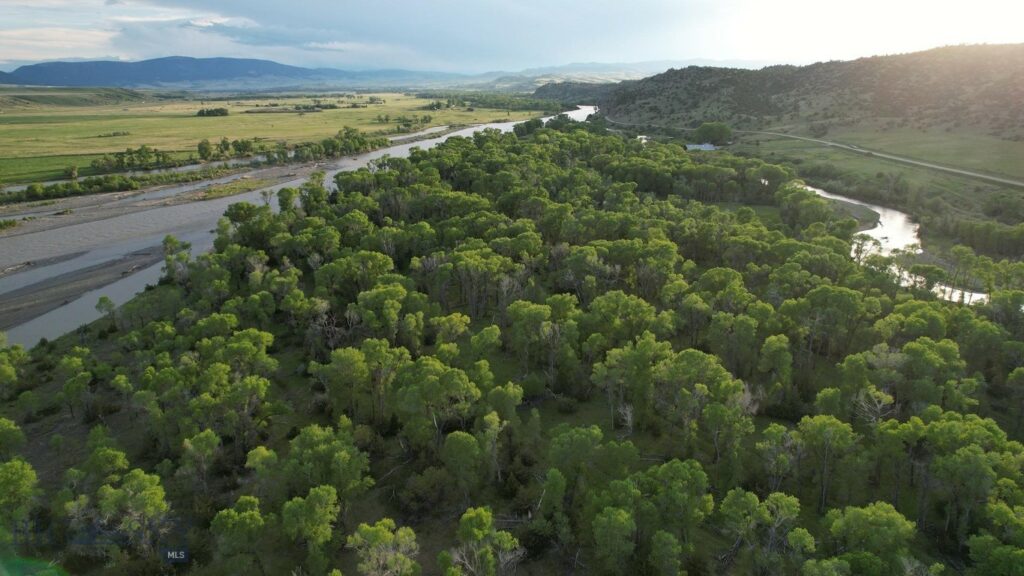275 Convict Grade Road, Livingston MT 59047
