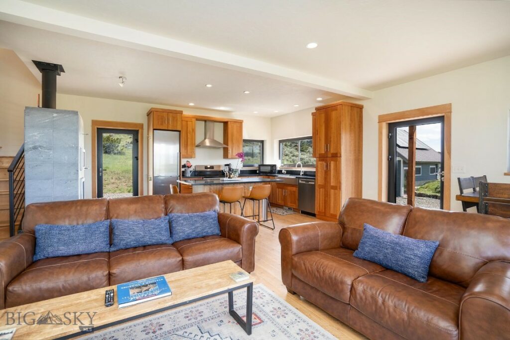 275 Convict Grade Road, Livingston MT 59047