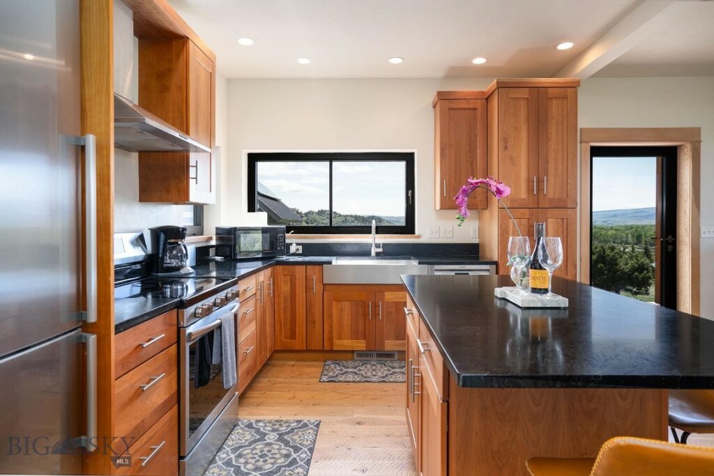 275 Convict Grade Road, Livingston MT 59047