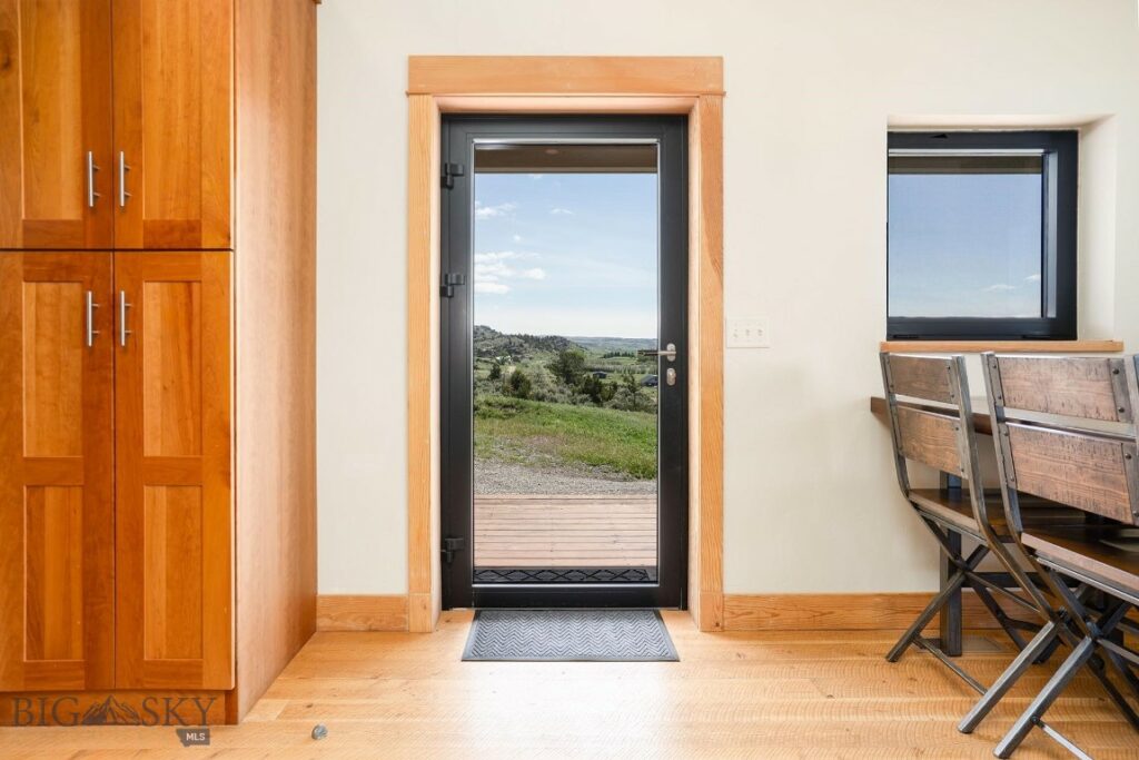 275 Convict Grade Road, Livingston MT 59047