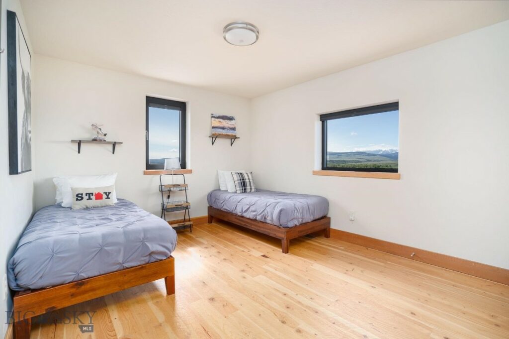 275 Convict Grade Road, Livingston MT 59047