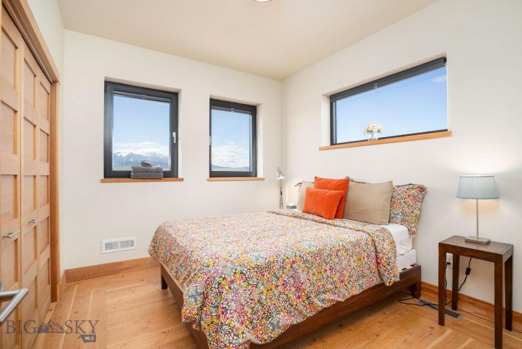 275 Convict Grade Road, Livingston MT 59047