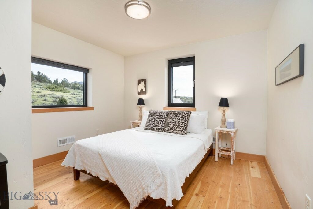 275 Convict Grade Road, Livingston MT 59047