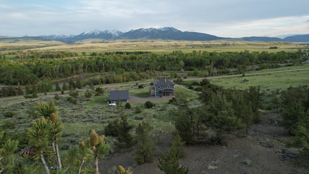 275 Convict Grade Road, Livingston MT 59047