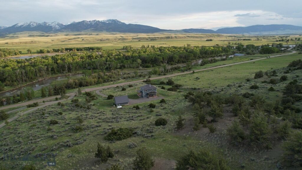 275 Convict Grade Road, Livingston MT 59047