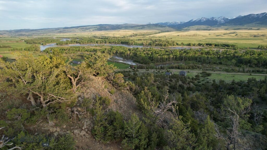 275 Convict Grade Road, Livingston MT 59047
