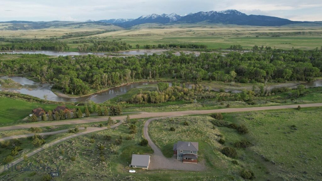 275 Convict Grade Road, Livingston MT 59047