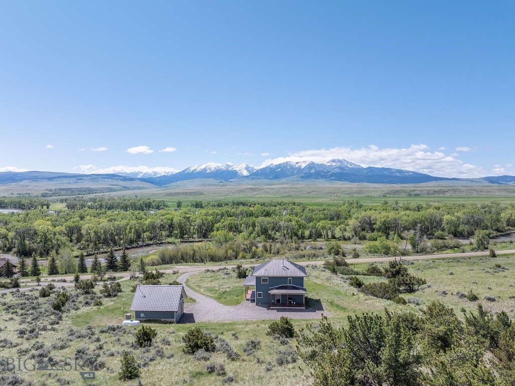 275 Convict Grade Road, Livingston MT 59047