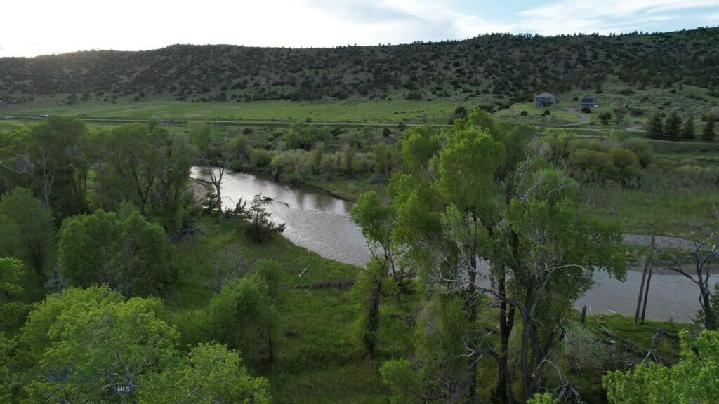 275 Convict Grade Road, Livingston MT 59047