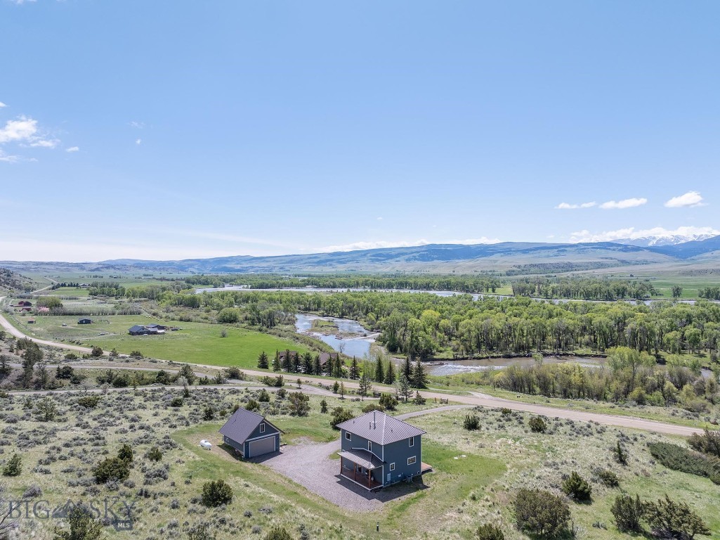 275 Convict Grade Road, Livingston MT 59047