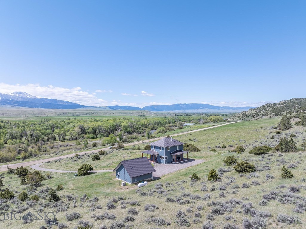275 Convict Grade Road, Livingston MT 59047