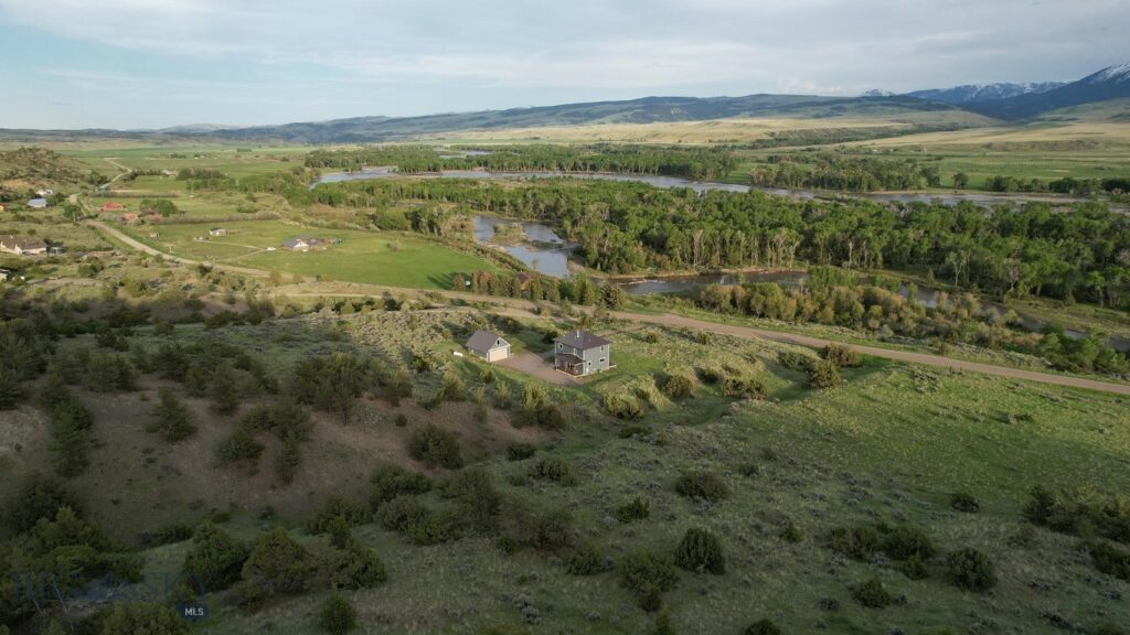 275 Convict Grade Road, Livingston MT 59047