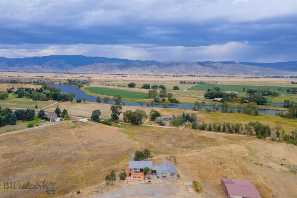 28 Loch Leven Road, Livingston MT 59047