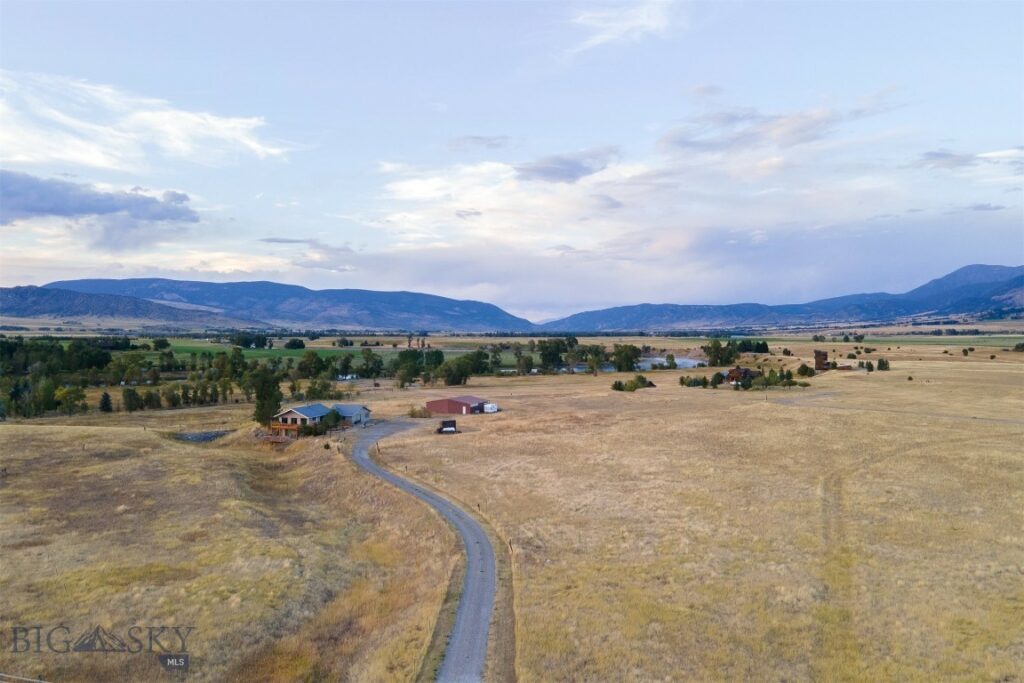 28 Loch Leven Road, Livingston MT 59047