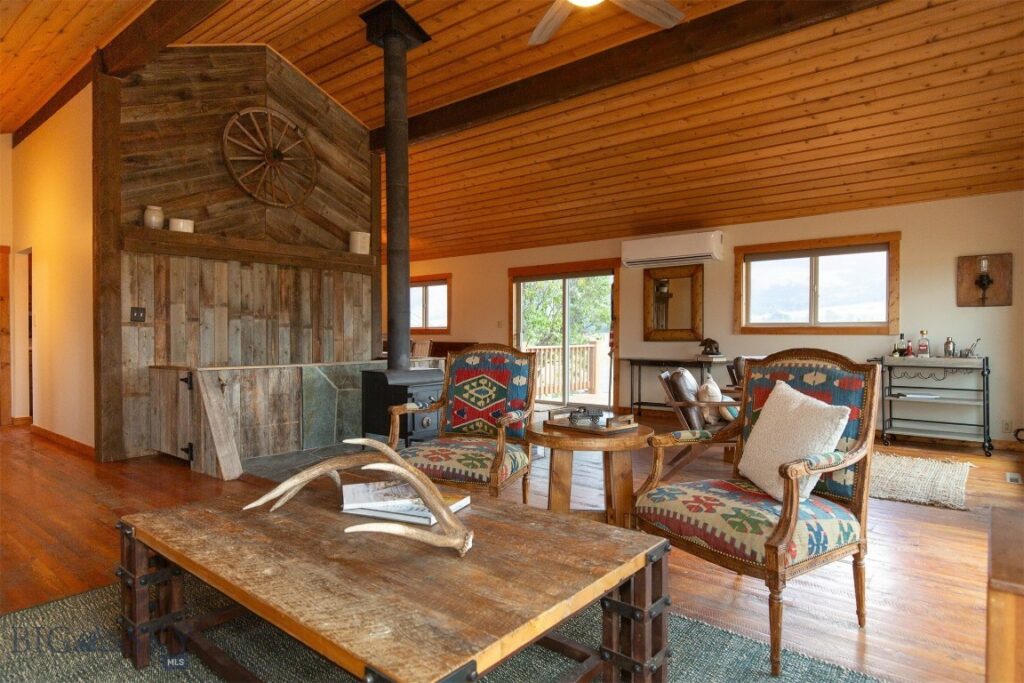 28 Loch Leven Road, Livingston MT 59047