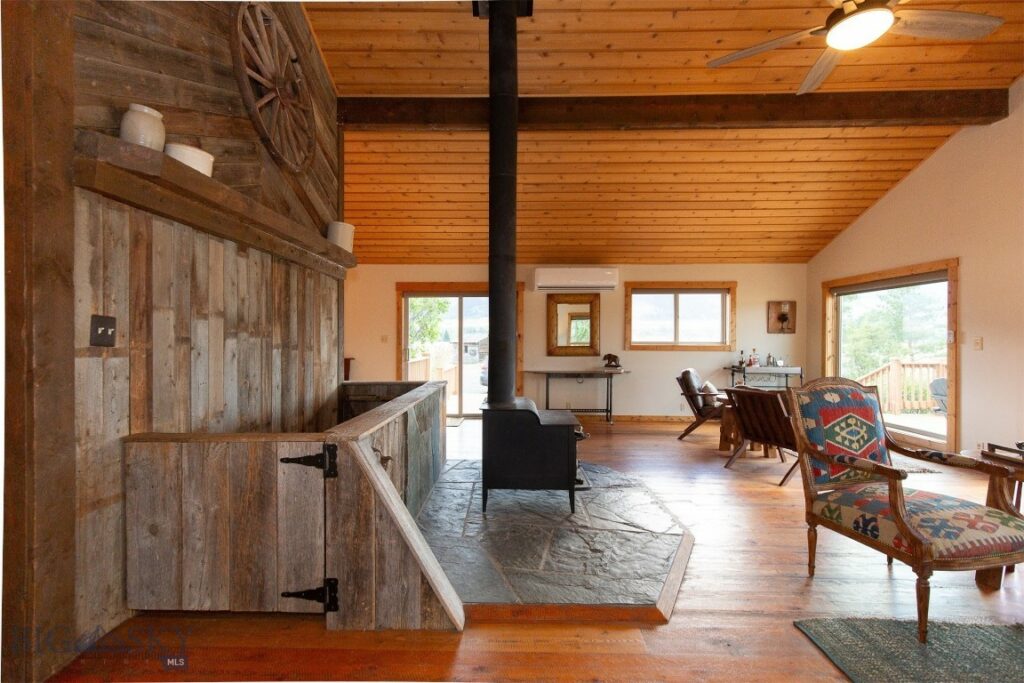 28 Loch Leven Road, Livingston MT 59047