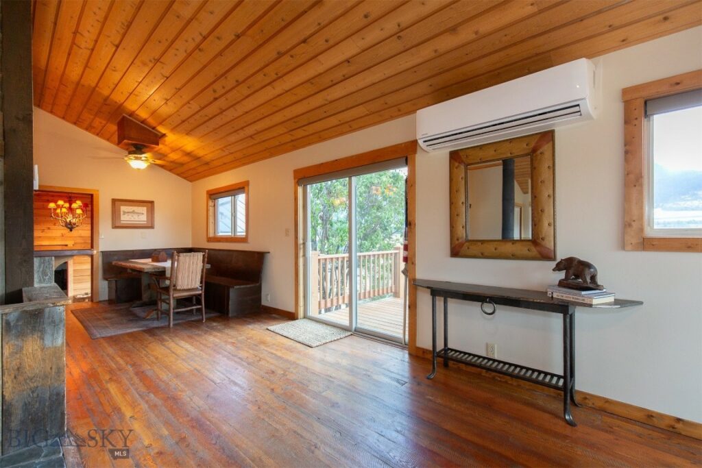 28 Loch Leven Road, Livingston MT 59047