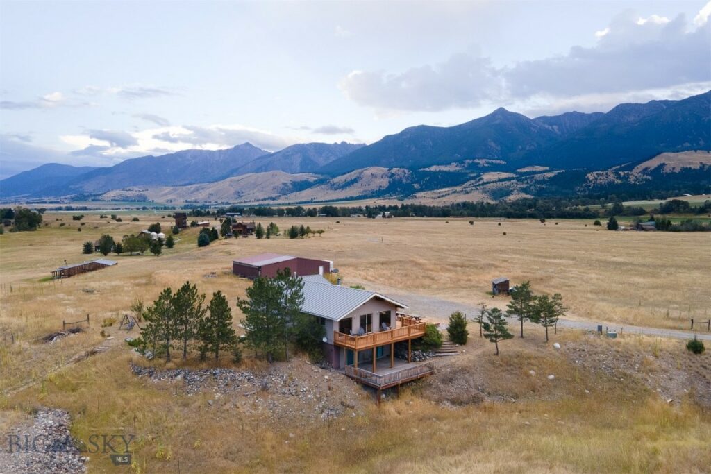 28 Loch Leven Road, Livingston MT 59047