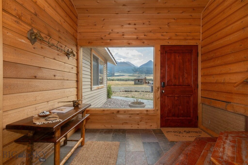 28 Loch Leven Road, Livingston MT 59047