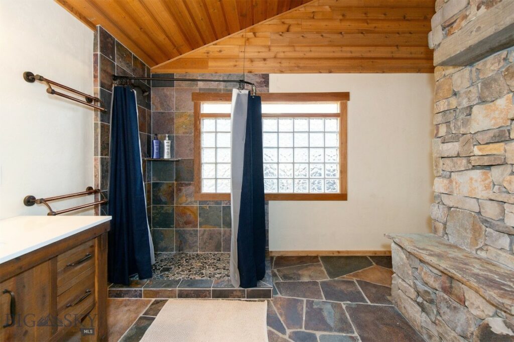 28 Loch Leven Road, Livingston MT 59047