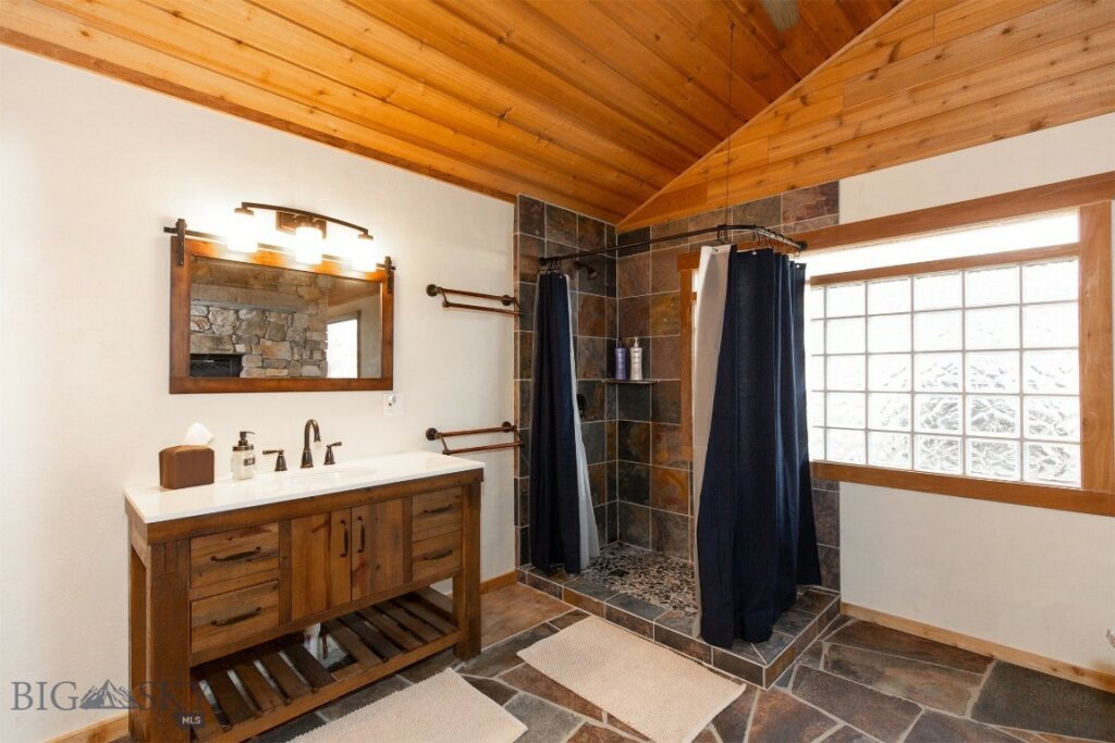 28 Loch Leven Road, Livingston MT 59047