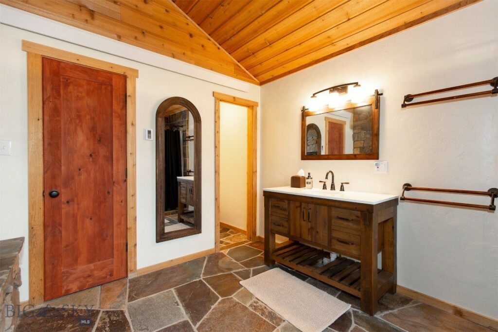 28 Loch Leven Road, Livingston MT 59047