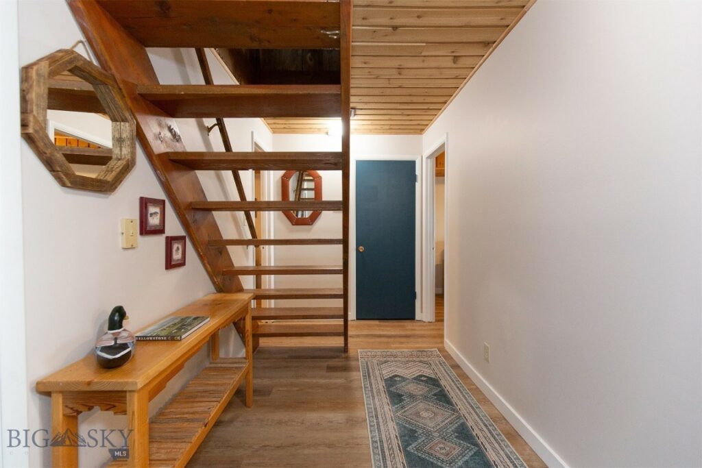 28 Loch Leven Road, Livingston MT 59047