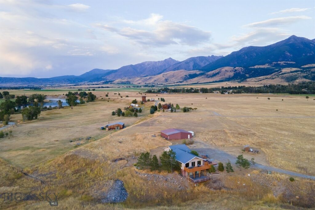 28 Loch Leven Road, Livingston MT 59047