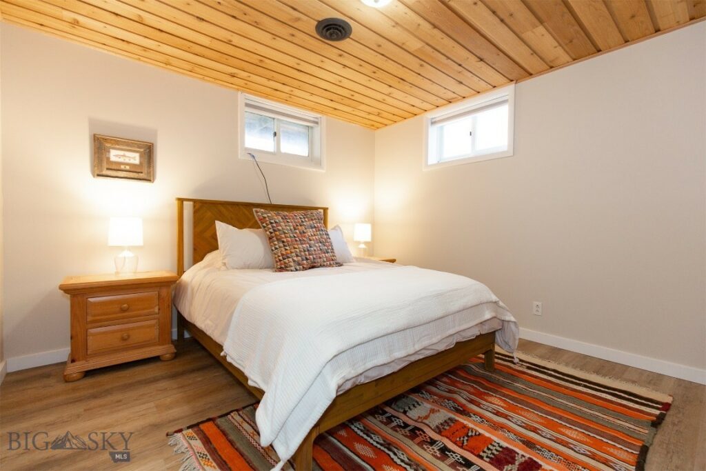 28 Loch Leven Road, Livingston MT 59047