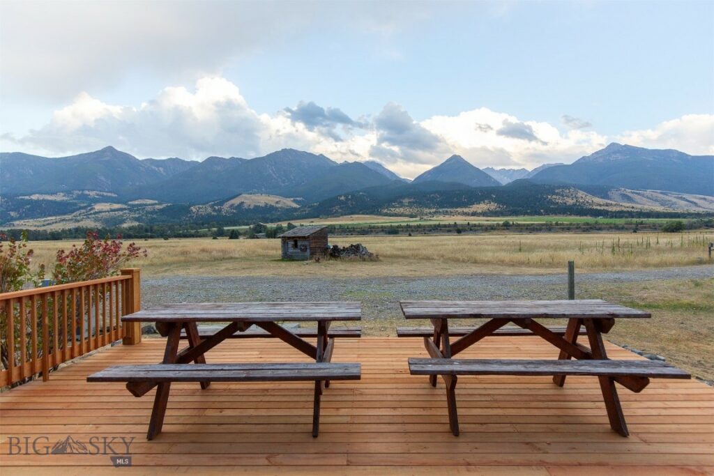 28 Loch Leven Road, Livingston MT 59047