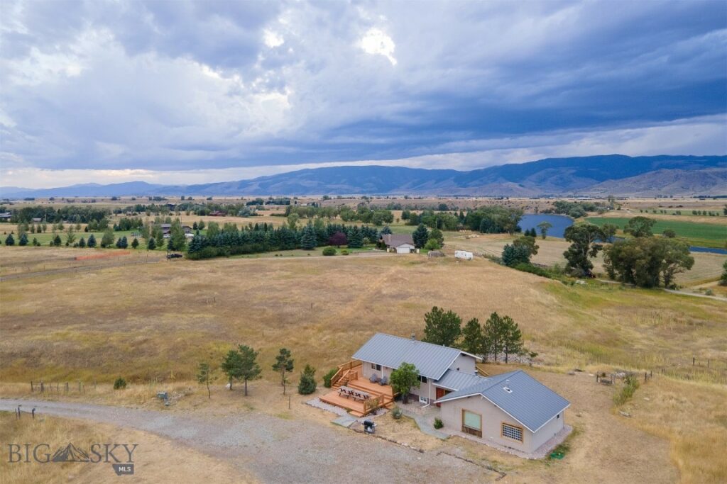 28 Loch Leven Road, Livingston MT 59047