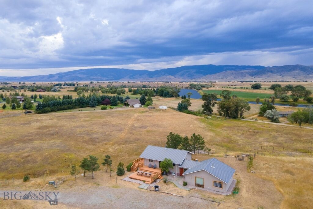 28 Loch Leven Road, Livingston MT 59047