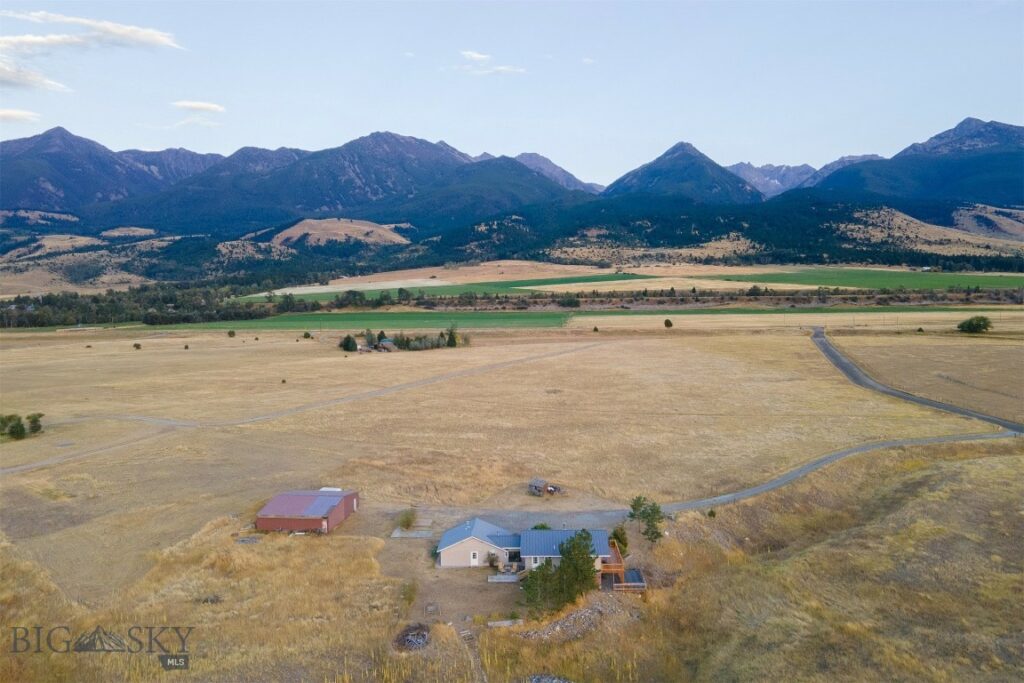 28 Loch Leven Road, Livingston MT 59047