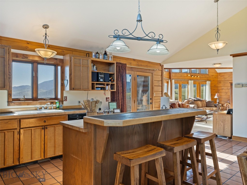 29 S Wineglass Loop S, Livingston MT 59047