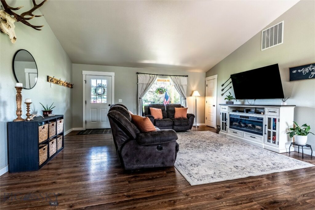 3 Steinway, Livingston MT 59047