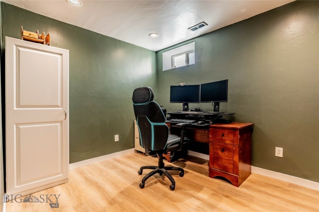 3 Steinway, Livingston MT 59047