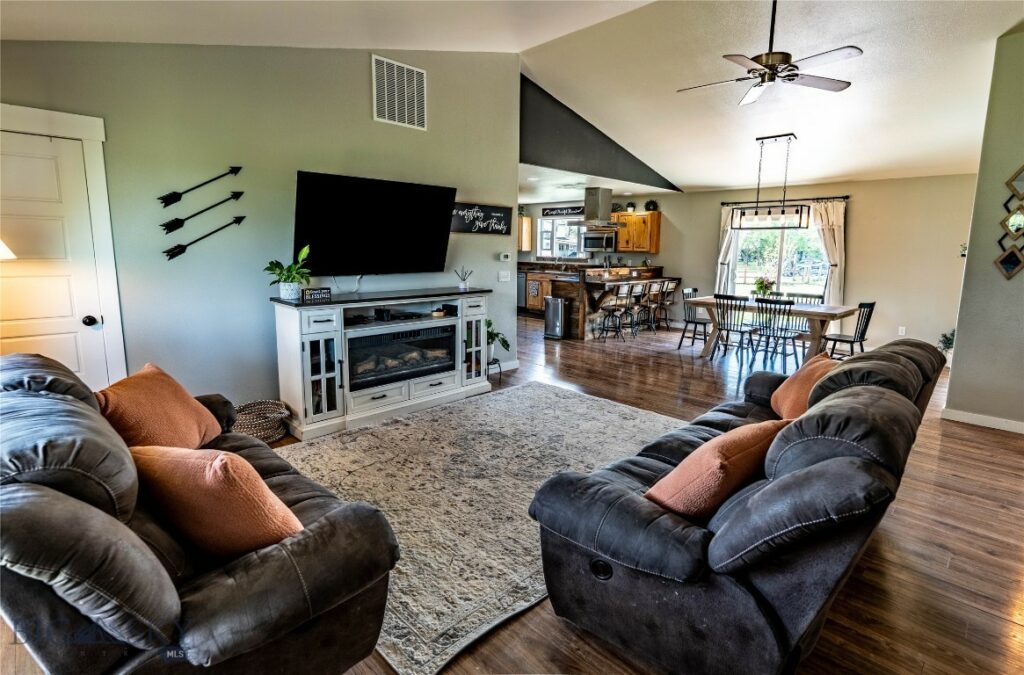 3 Steinway, Livingston MT 59047