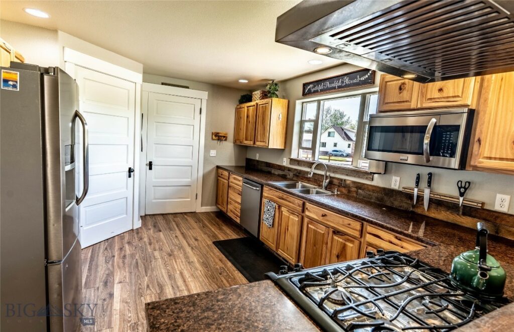 3 Steinway, Livingston MT 59047